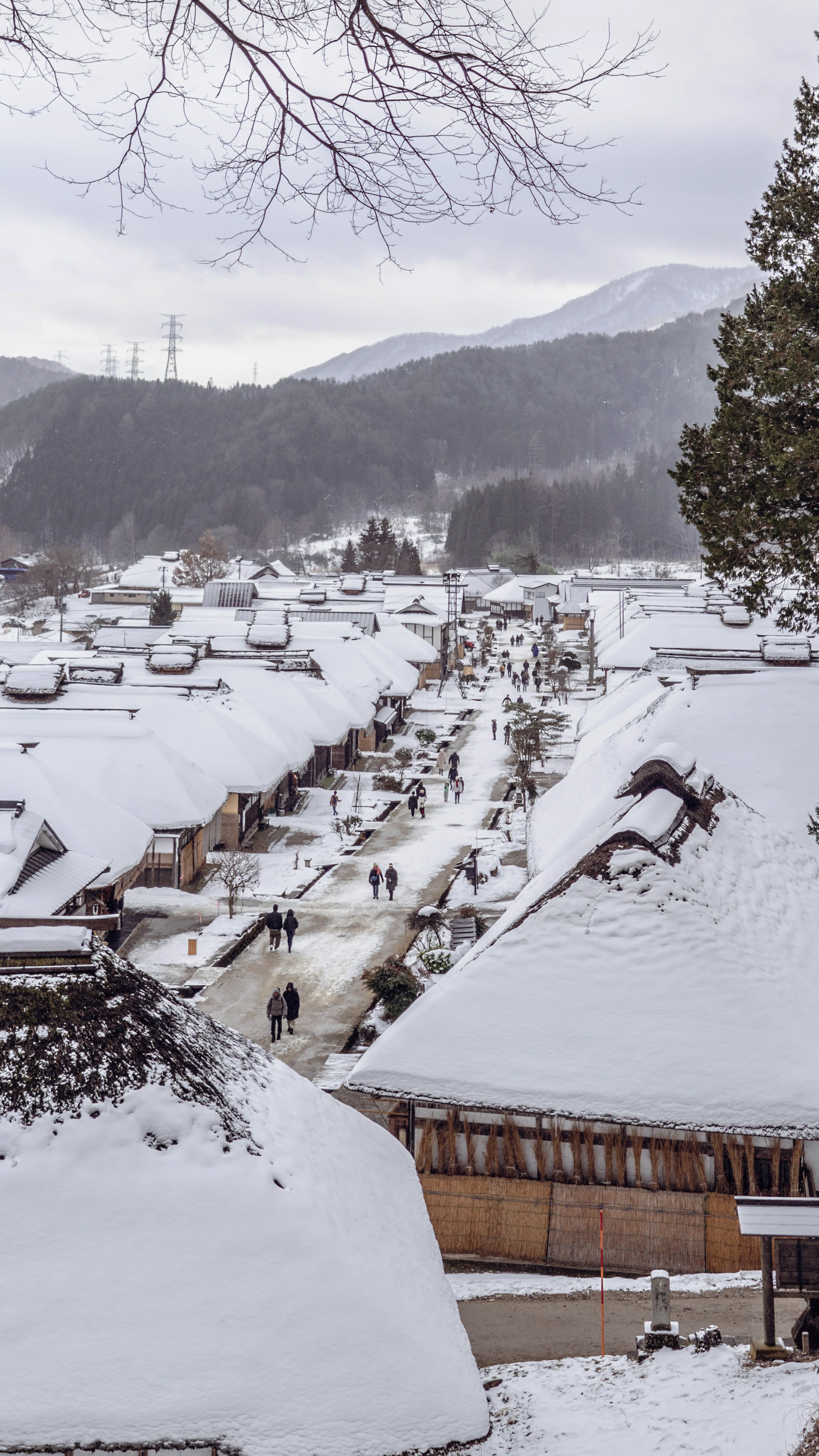 The thatched-roof street of Ouchi-juku