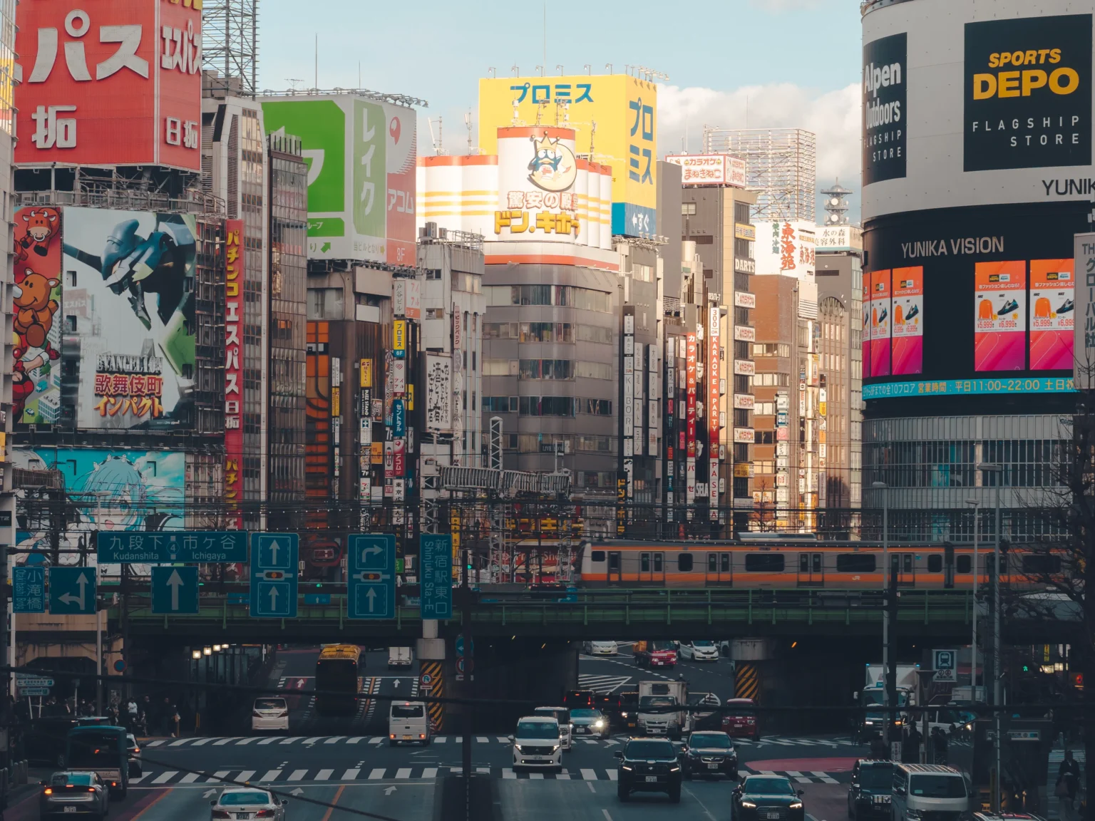 Kabukicho at Night 2026: A Walking Guide for the Tokyo District Most Tourists Get Wrong