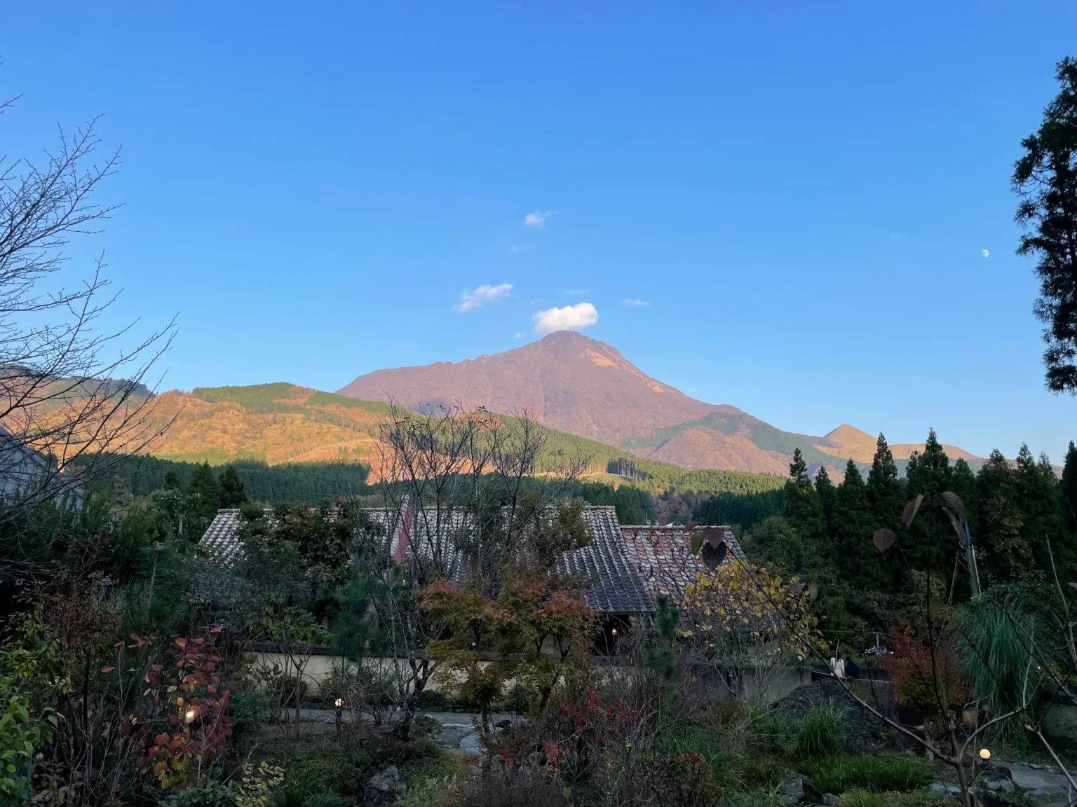Ikkoten Yufuin: A Serene Ryokan Stay with Private Onsen and Mountain Views
