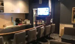 So, you’ve heard about Japan’s famous sunakku... and help you decide if a visit to a snack bar is right for you.