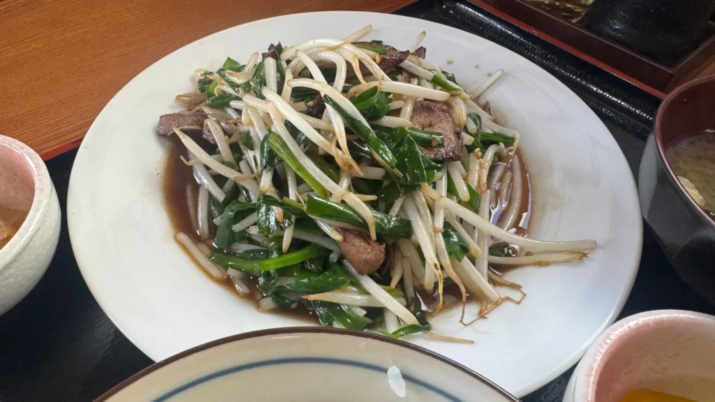 Nira Reba Teishoku (stir-fried liver and chives set meal) at Gensuke, featuring a generous portion of the main dish, a large bowl of rice, miso soup, pickled vegetables, and a small side dish on a traditional Japanese tray.