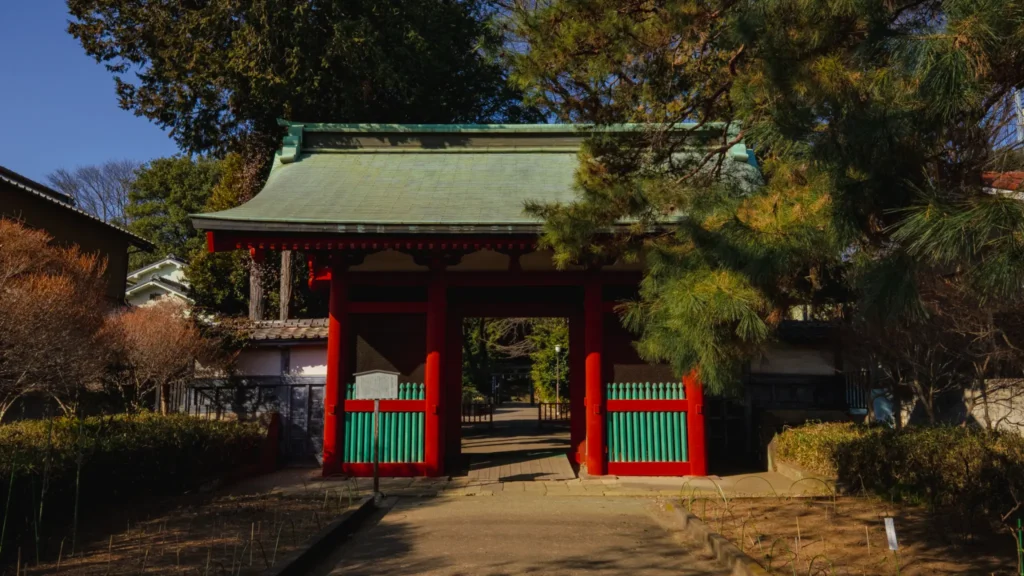 The Zuishinmon Gate, marking the entrance to Senba Toshogu from the Kitain Temple side.
