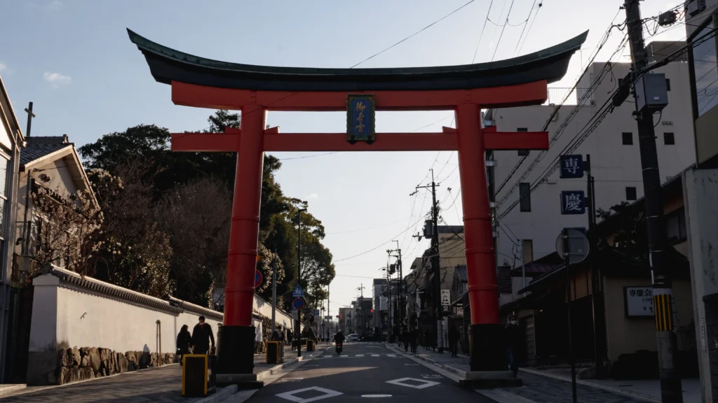 The stately Omote-mon (Main Gate) of Gokonomiya Shrine, a designated Important Cultural Property originally from Fushimi Castle.