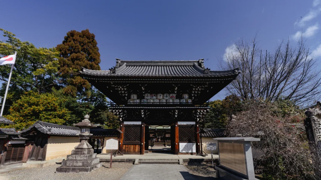 The grand Romon Gate of Umenomiya Taisha, seen from the main approach.