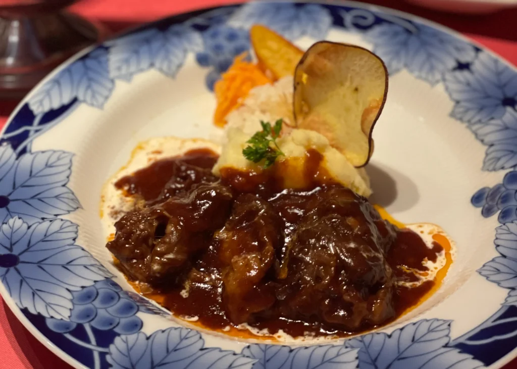 Wagyu oxtail curry at Shirayamasha Fukuoka, served on a blue and white ceramic plate