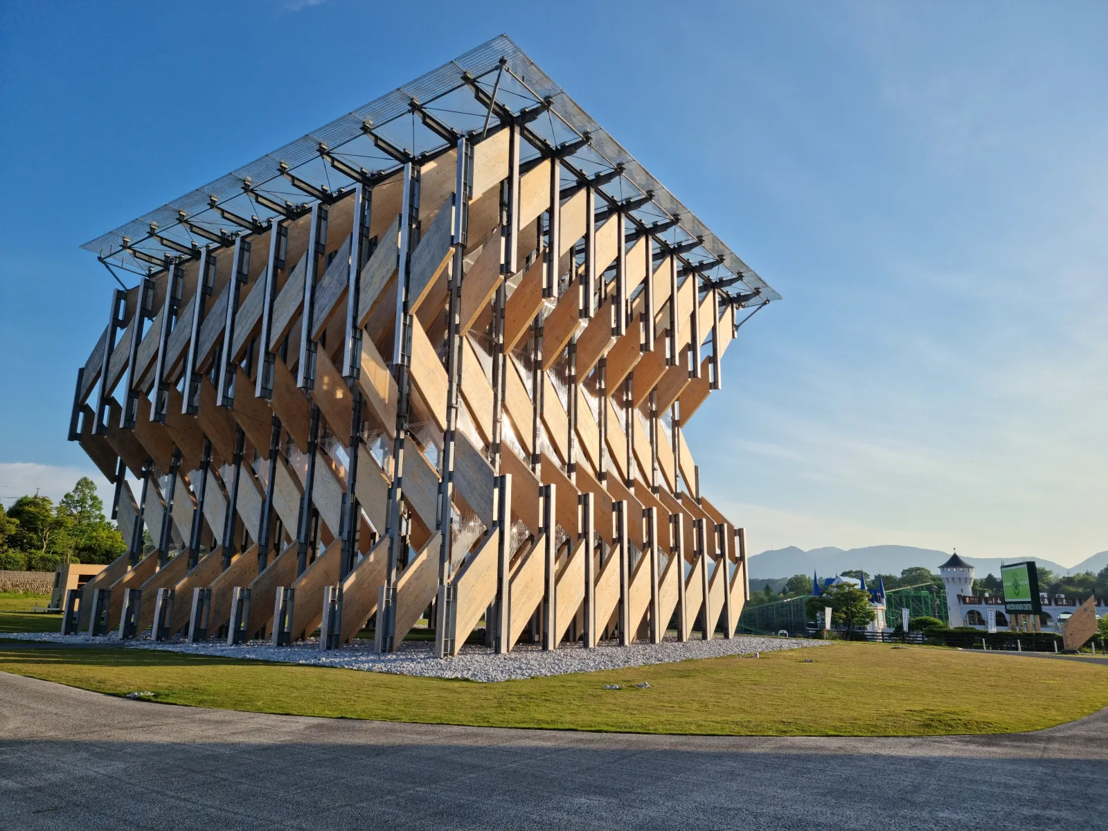 GREENable HIRUZEN pavilion facade in late afternoon light