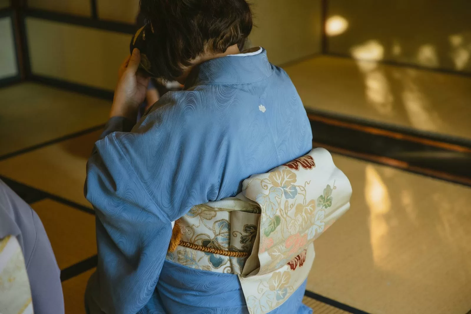 Japanese cultural experience with kimono and tea