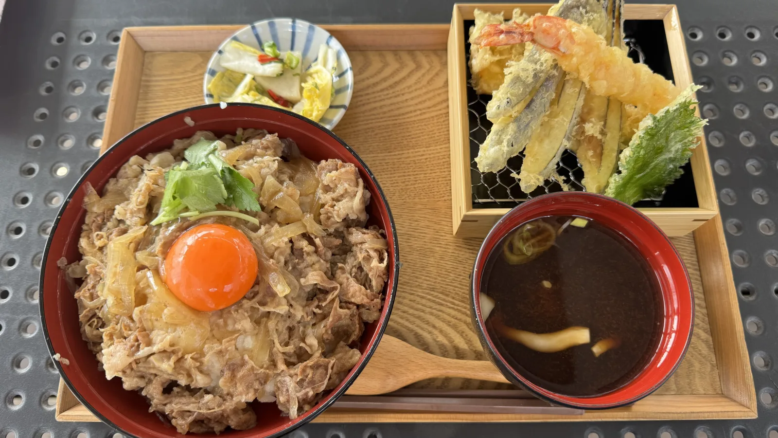 Kobaiya Oishi Gozen served wagyu beef bowl with tempura and miso