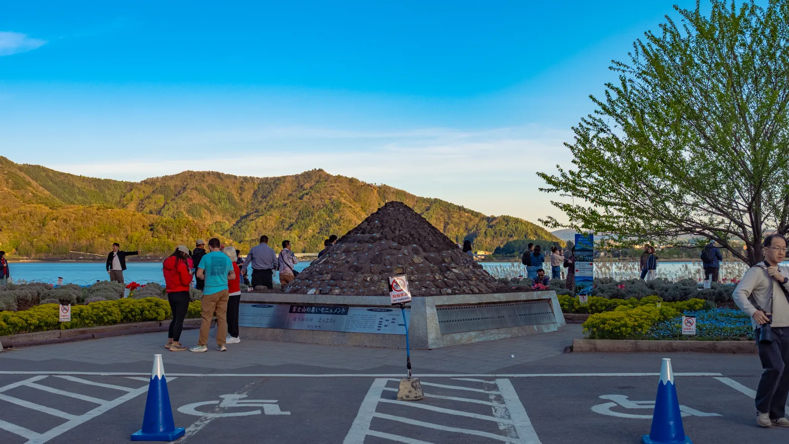 Lake Kawaguchiko view and stone pile photo spot at Oishi Park
