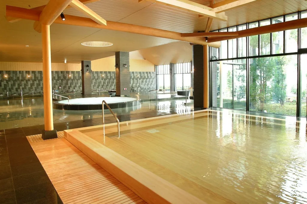 Modern indoor onsen bath at Tsukasa-no-Yu in Tamana hot spring