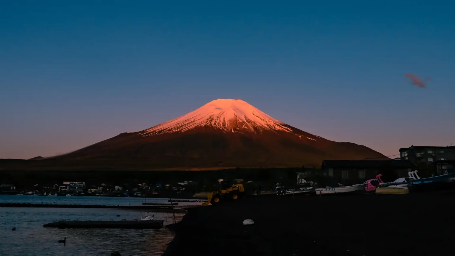 Aka fuji lake yamanaka pre sunrise