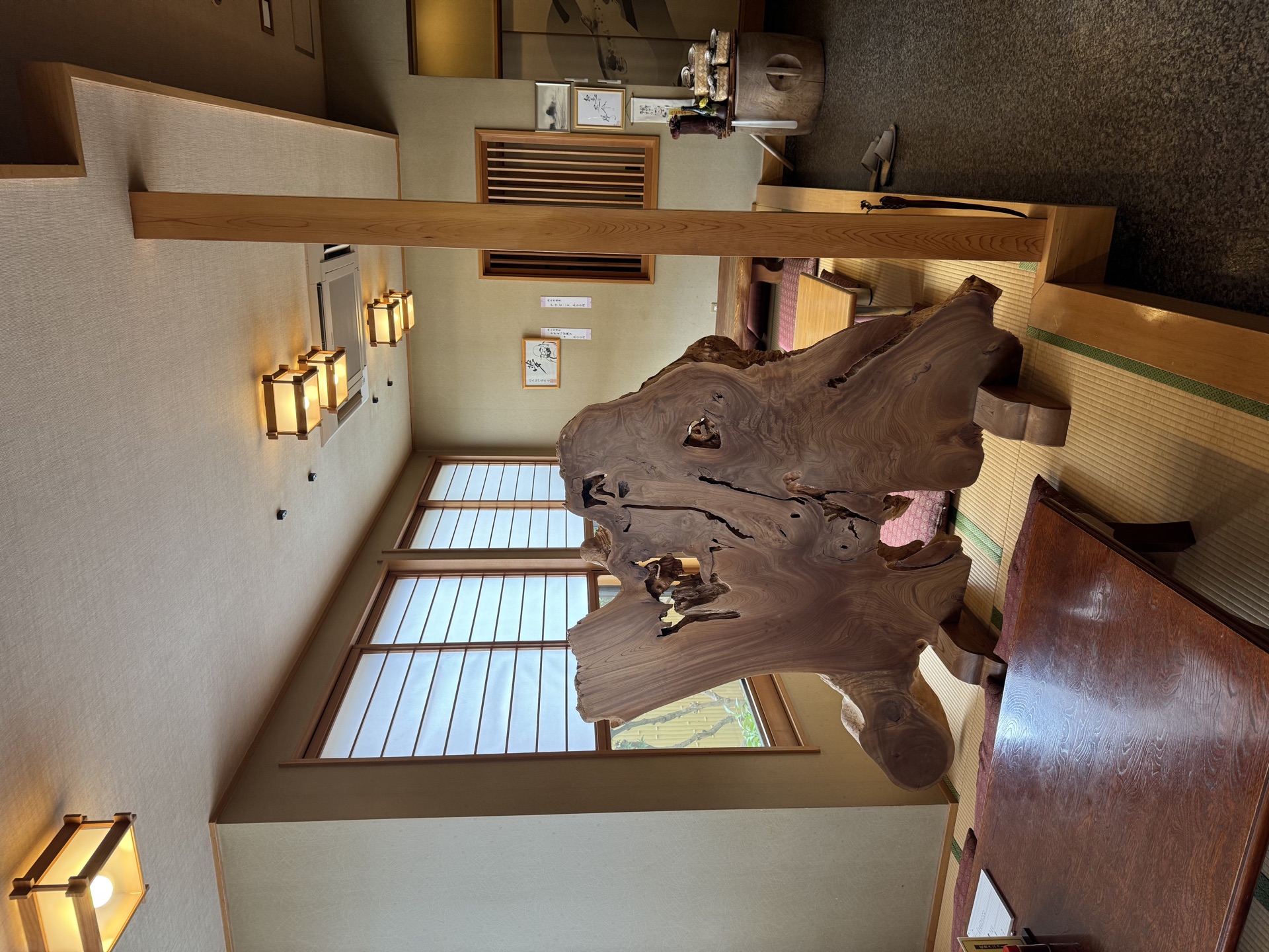 Massive timber slab decoration inside Yama-ichi Mineyama showing wood grain detail