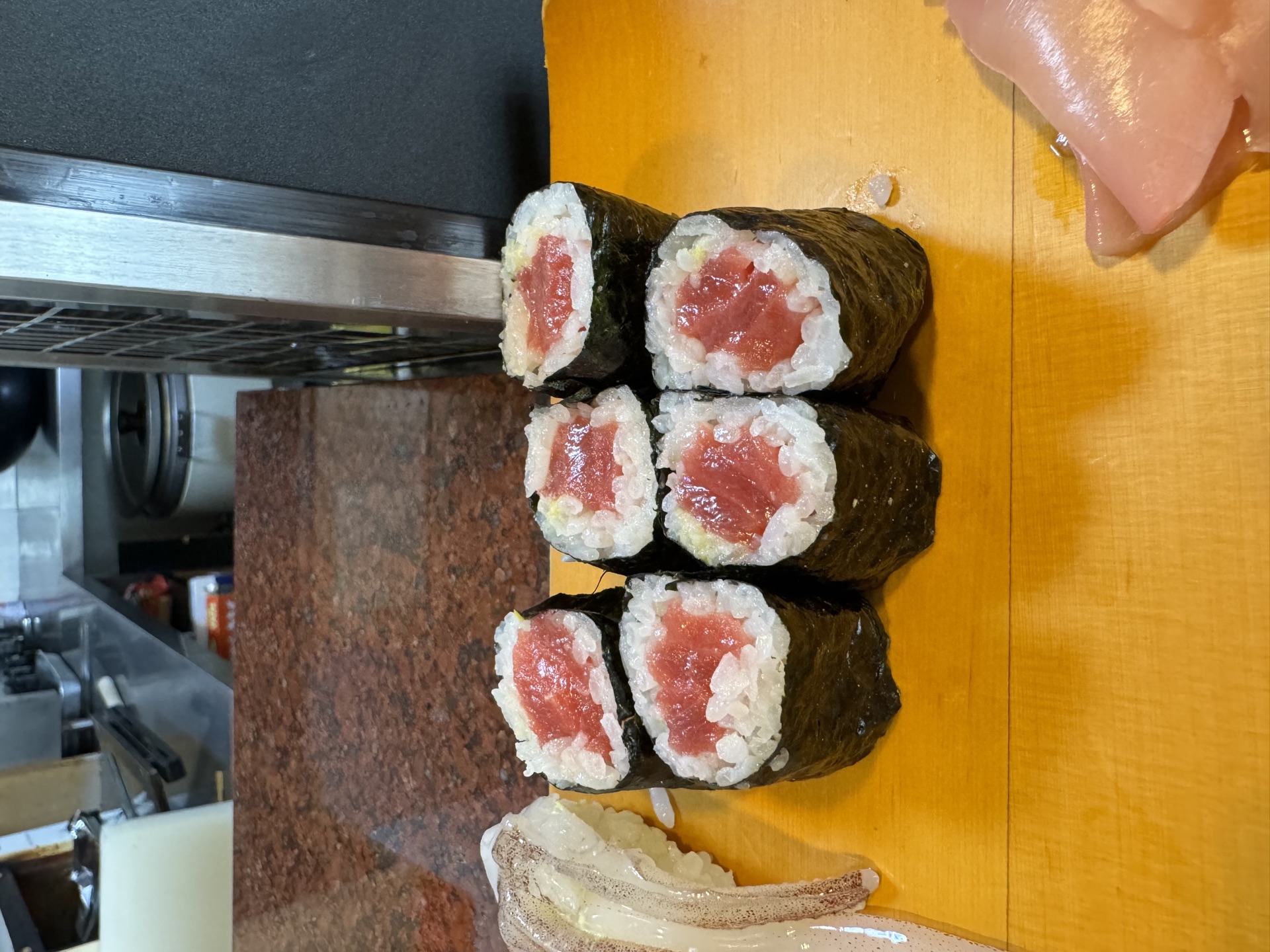 Six tuna maki rolls at Yama-ichi Mineyama showing fresh red akami tuna