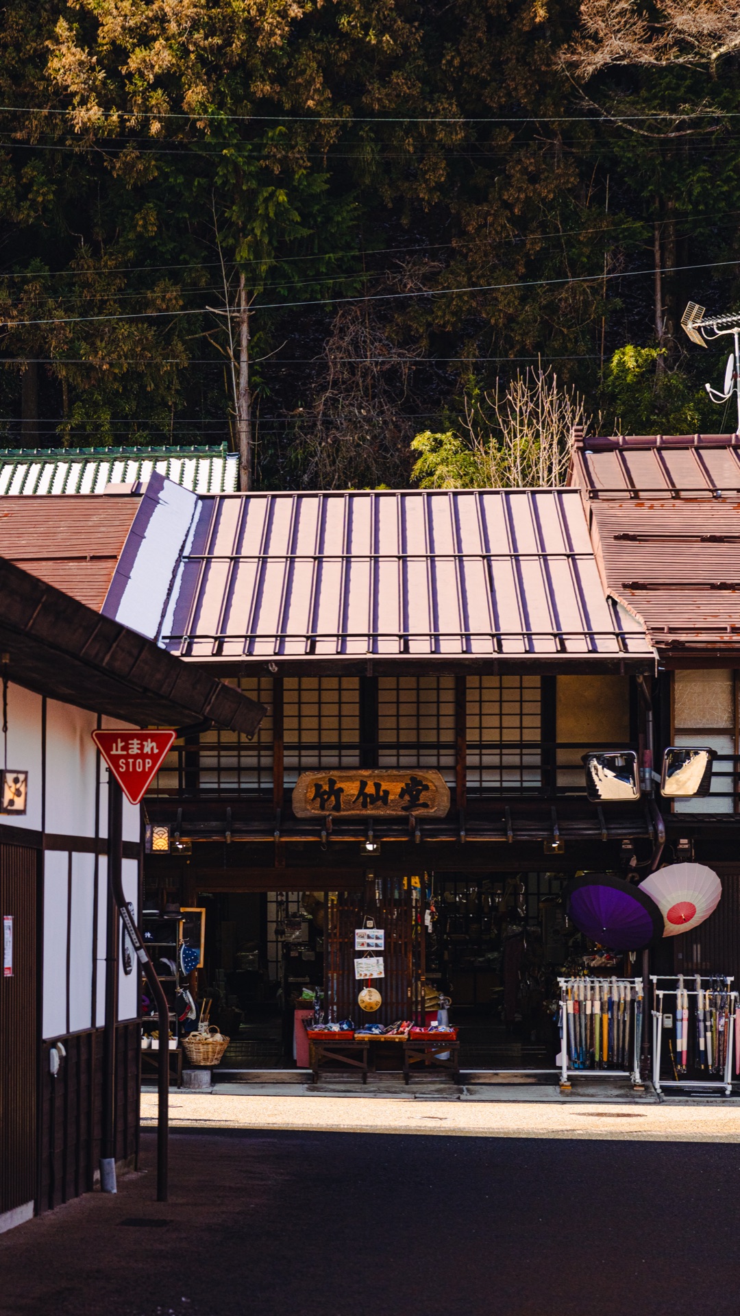 A Naraijuku craft shop in winter with traditional wooden frame, wagasa umbrellas displayed at the entrance