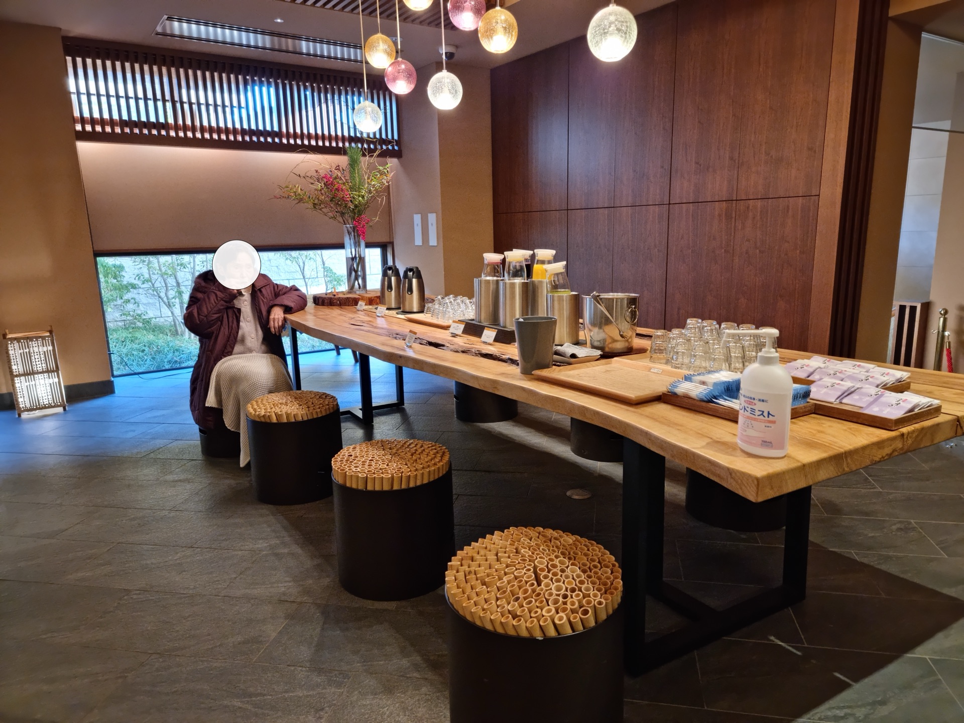 Ooike Hotel lounge and welcome bar area