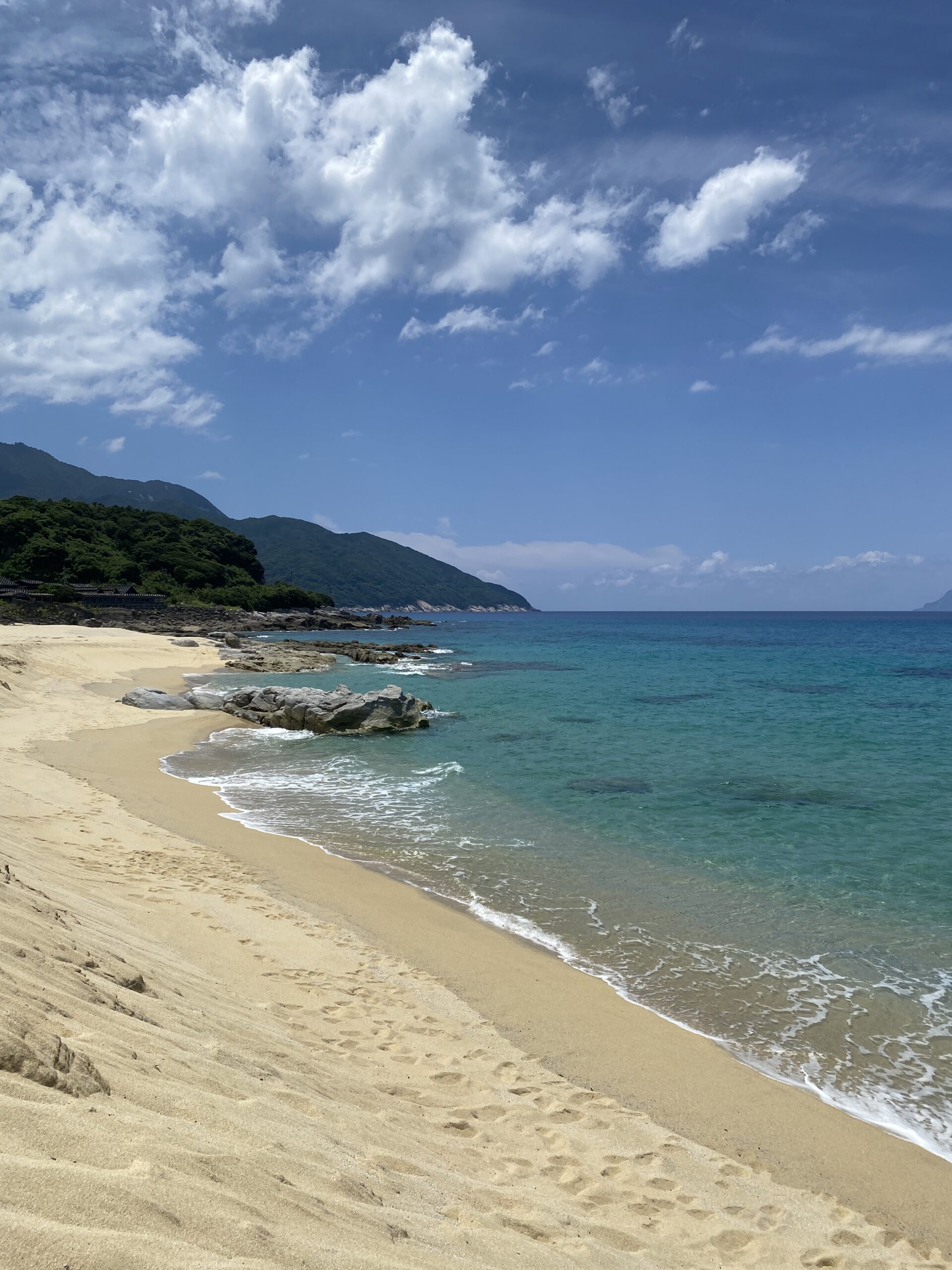 Nagata Inakahama beach with turquoise water and turtle-nesting sand
