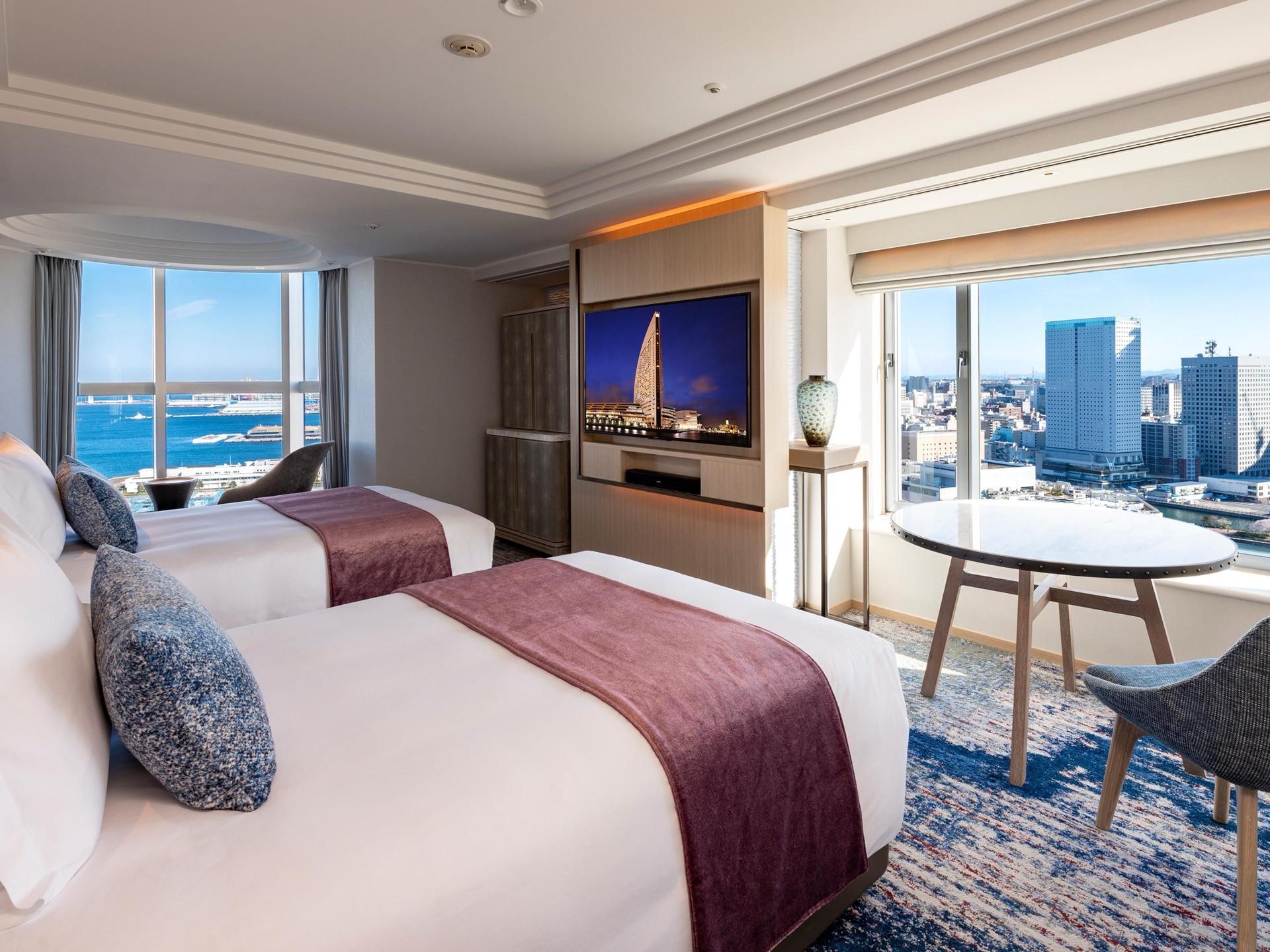 Yokohama InterContinental Bay-view twin room with two glass walls showing harbour and city