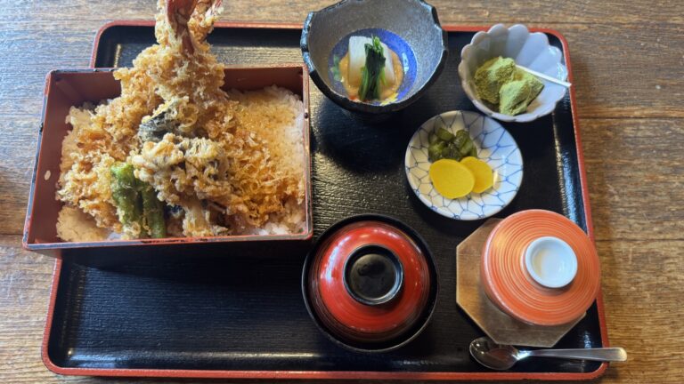 Tenju Kintoki at Kintaro soba in Gotemba: a red lacquer box of rice topped with large shrimp and vegetable tempura, with side dishes of greens, pickles and matcha salt at the foot of Mt Fuji