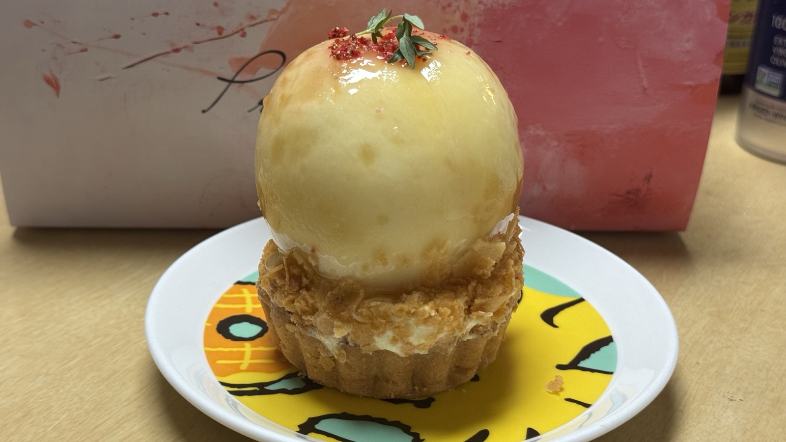 A whole-peach tart on a colorful plate at Princess Tart Kichijoji