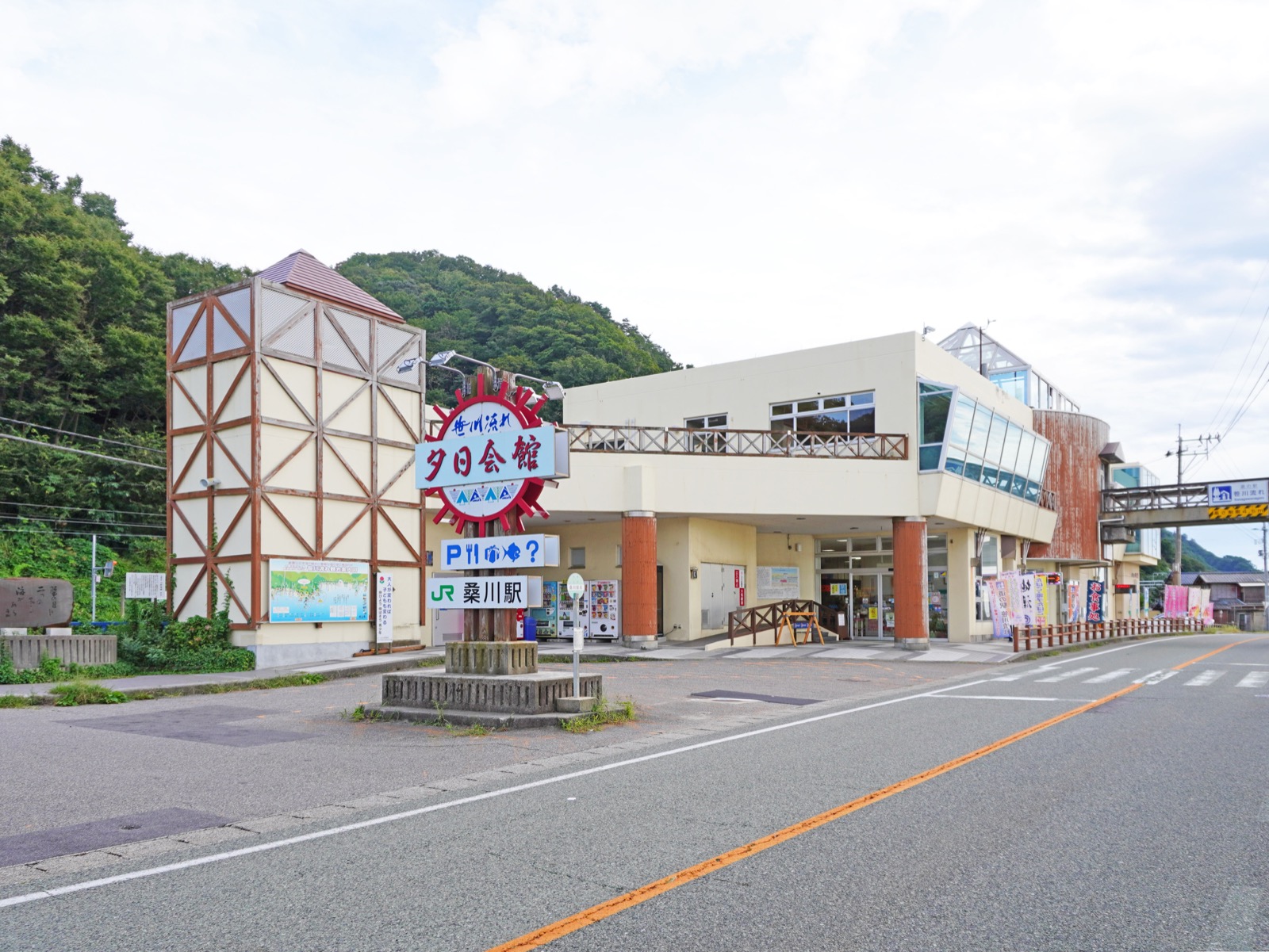 JR Kuwagawa Station and the roadside Michi-no-Eki Sasagawa Nagare, the access point for the Sasagawa Nagare coast in Murakami, Niigata