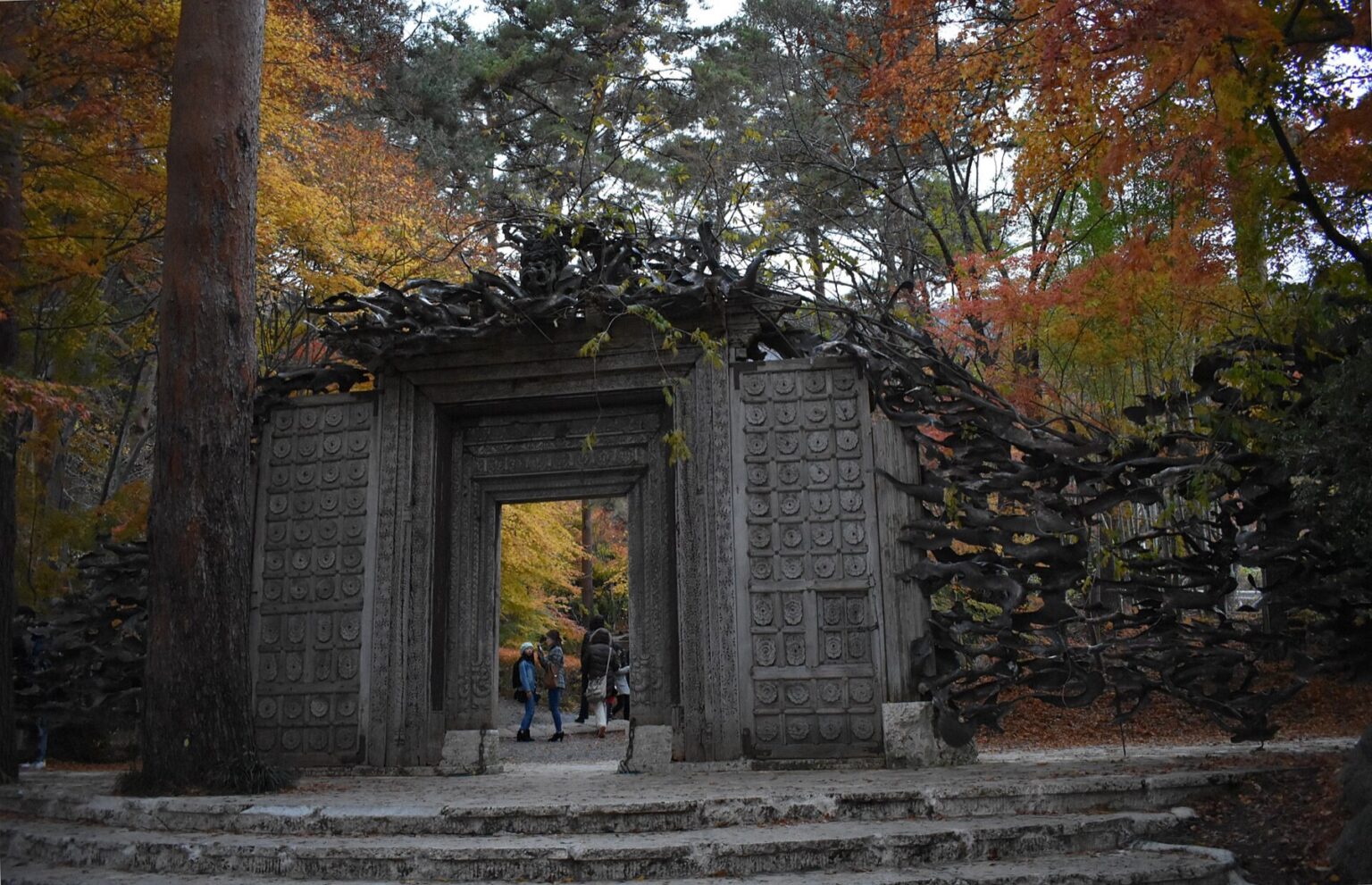 Carved gate and lush garden entrance of the Itchiku Kubota Art Museum above Lake Kawaguchiko