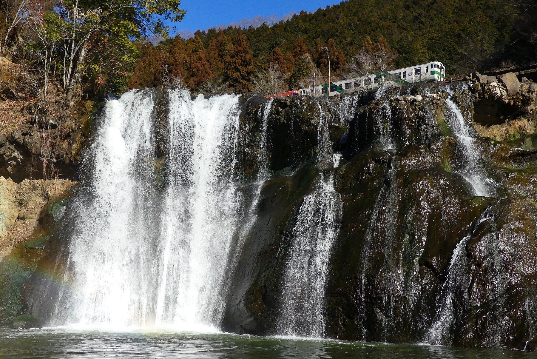Ryumon Falls, 65 metres wide, near Taki station in Nasukarasuyama