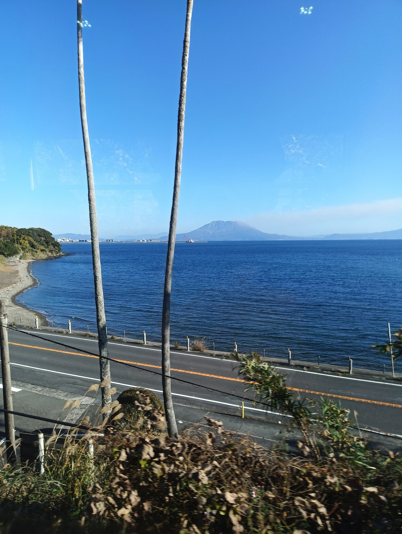 Ibusuki no Tamatebako black and white train