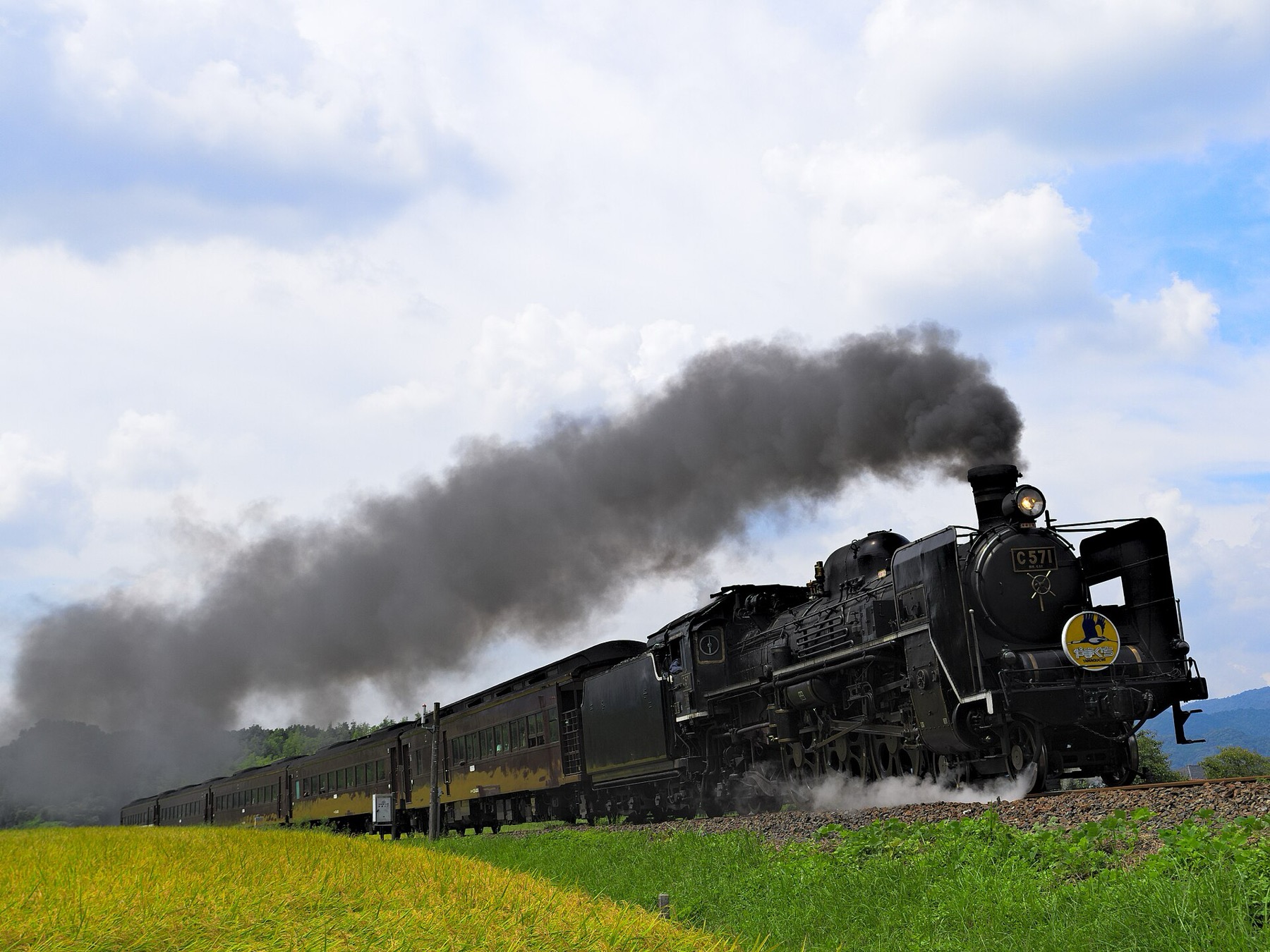 SL Yamaguchi steam train in the valley