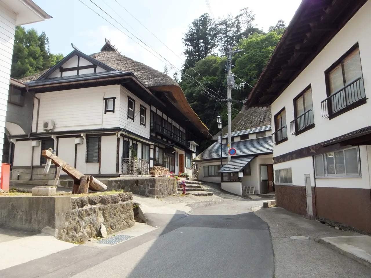 Street in Iwase Yumoto Onsen with a thatched-roof inn, Ten-ei, Fukushima