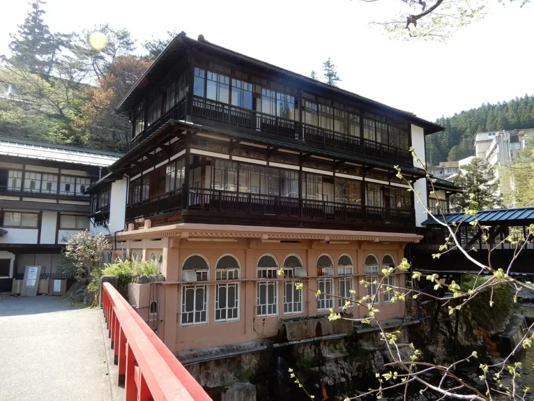Sekizenkan inn and its red bridge in Shima Onsen, Gunma